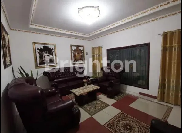 image RUMAH 2 LANTAI DENGAN KOLAM RENANG (2)