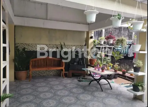 image RUMAH 2 LANTAI DENGAN KOLAM RENANG (3)