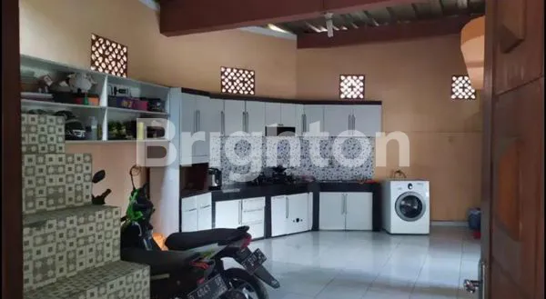 image RUMAH 2 LANTAI DENGAN KOLAM RENANG (6)