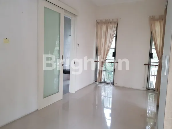 image RUMAH VILLA VALENSIA SURABAYA (4)