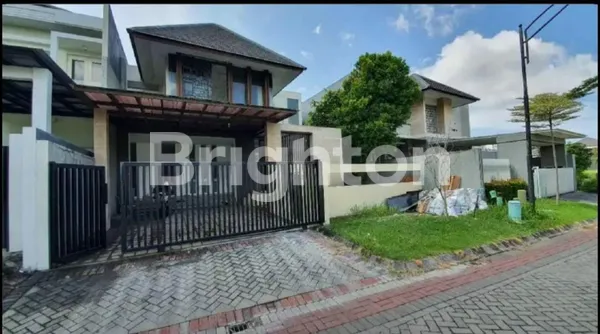 image RUMAH MODERN MEWAH GRAHA FAMILI DI PUSAT SURABAYA BARAT (1)