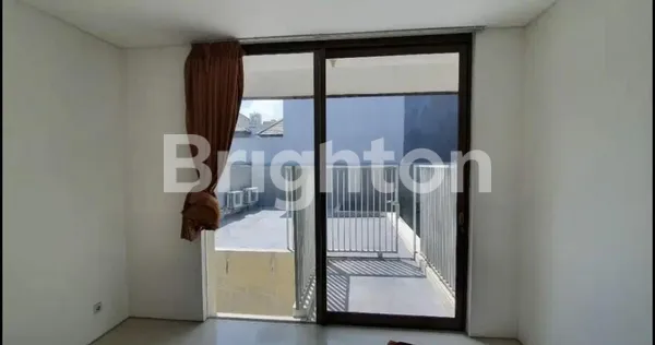 image RUMAH MODERN MEWAH GRAHA FAMILI DI PUSAT SURABAYA BARAT (5)