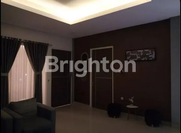 image RUMAH TERAWAT 2 LANTAI SEMI FURNISH BUMI WONOREJO ASRI RUNGKUT (3)