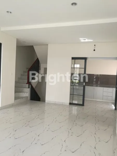 image RUMAH BARU 3 LANTAI DOUBLE DEKER SIAP HUNI LAVON 2 CIKUPA TANGERANG (2)