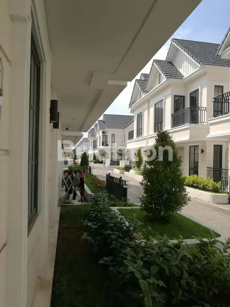 image RUMAH BARU 3 LANTAI DOUBLE DEKER SIAP HUNI LAVON 2 CIKUPA TANGERANG (1)