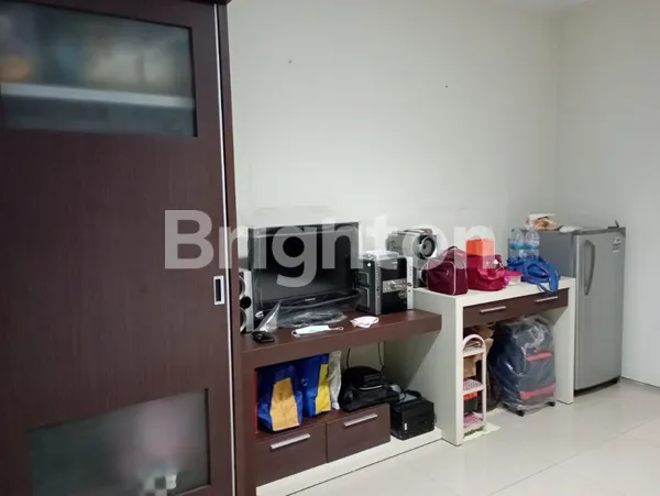 image FURNISHED STUDIO APARTEMEN 5 MENIT KE KAMPUS PETRA (3)