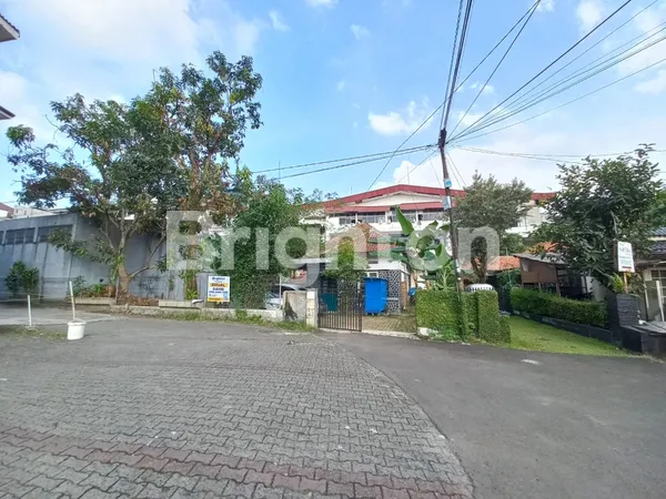 RUMAHTUA DI PUSAT KOTA BOGOR, BELAKANG KANTOR PEMERINTAHAN, DEPAN HOTEL