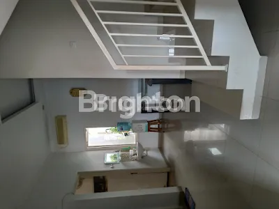 image RUMAH 2 LANTAI BANGUNAN BAGUS (2)