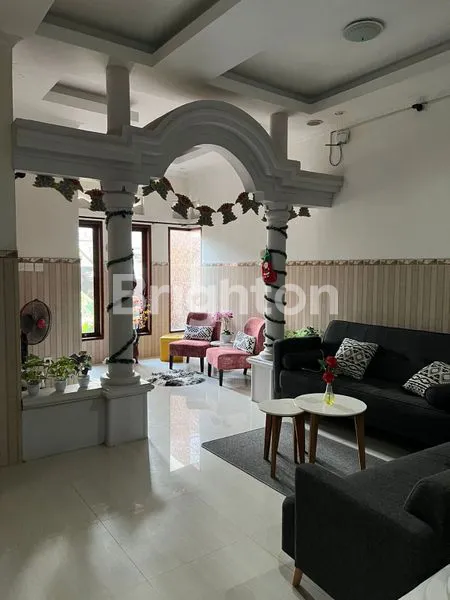 image RUMAH MINIMALIS 3 LANTAI SIAP HUNI JIMBARAN (7)