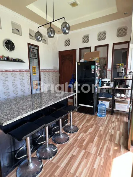 image RUMAH MINIMALIS 3 LANTAI SIAP HUNI JIMBARAN (3)