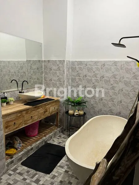 image RUMAH MINIMALIS 3 LANTAI SIAP HUNI JIMBARAN (8)