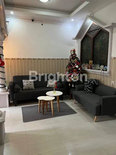 image RUMAH MINIMALIS 3 LANTAI SIAP HUNI JIMBARAN (4)