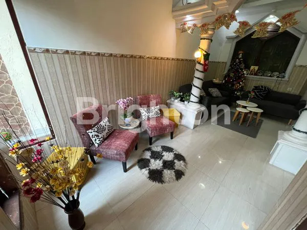 image RUMAH MINIMALIS 3 LANTAI SIAP HUNI JIMBARAN (5)