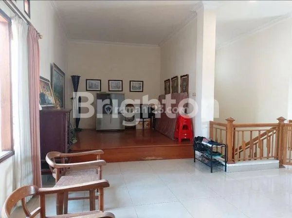 image RUMAH MEWAH DI GENTAN (2)