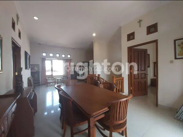 image RUMAH MEWAH DI GENTAN (3)