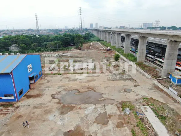 image LOGISTIK AREA KM 19B JALAN TOL JAKARTA CIKAMPEK (2)