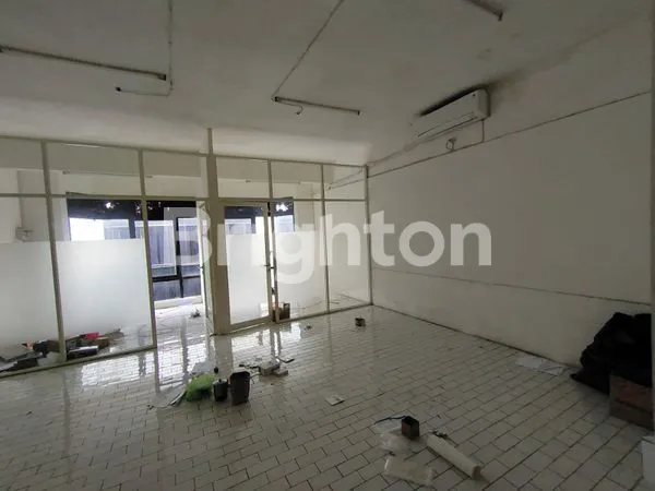 image RUKO 3 LANTAI SIAP PAKAI DI PUSAT KOTA DI RAYA KEDUNGDORO (4)