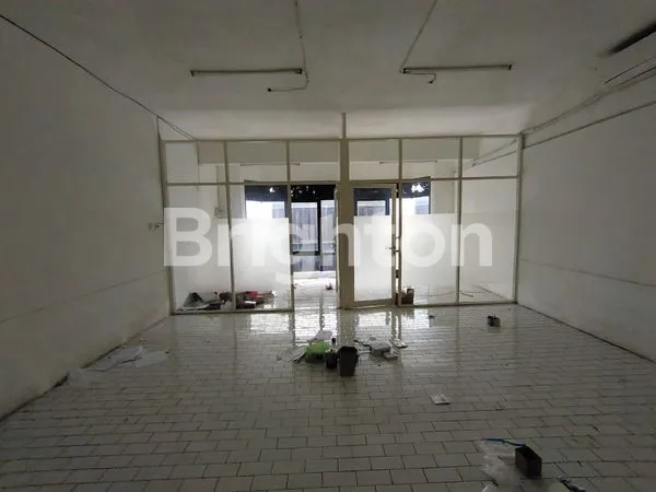 image RUKO 3 LANTAI SIAP PAKAI DI PUSAT KOTA DI RAYA KEDUNGDORO (5)