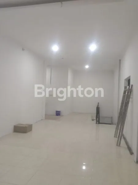 image 2 BANGUNAN DEALER + RUKO DI JALAN UTAMA JENDRAL SOEHARTO (2)