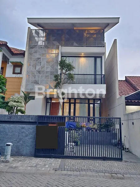 image RUMAH TAMAN INTERNASIONAL 1 CITRALAND SURABAYA (1)