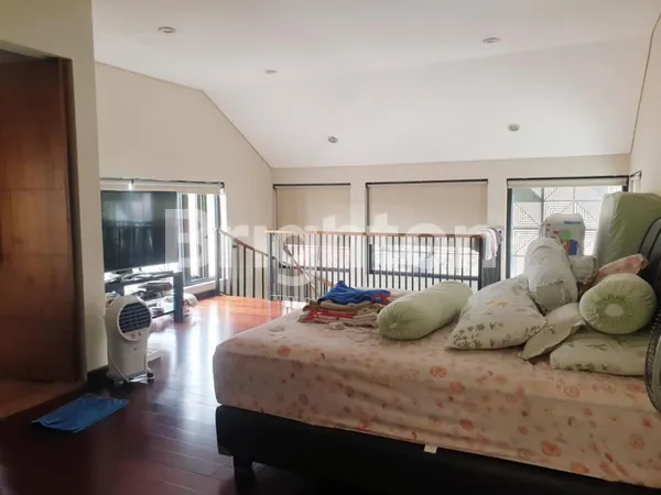 image RUMAH TAMAN INTERNASIONAL 1 CITRALAND SURABAYA (5)