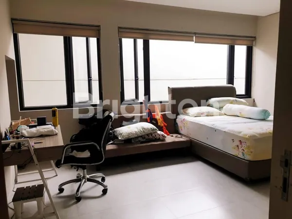 image RUMAH TAMAN INTERNASIONAL 1 CITRALAND SURABAYA (6)