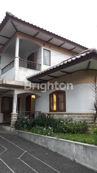 image RUMAH NYAMAN 2 LANTAI ASRI DENGAN HALAMAN LUAS LOKASI ELITE (3)