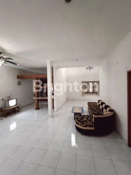 image RUMAH NYAMAN 2 LANTAI ASRI DENGAN HALAMAN LUAS LOKASI ELITE (6)