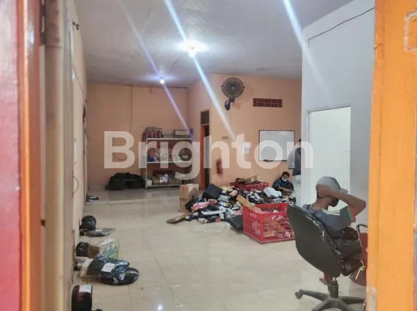 image GUDANG HARGA TERJANGKAU POROS JALAN RAYA PASURUAN (3)