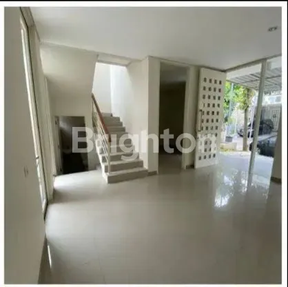 image RUMAH KONDISI BAGUS DAN TERAWAT CITRALAND GREENLAKE 2 LANTAI HARGA NEGO (2)