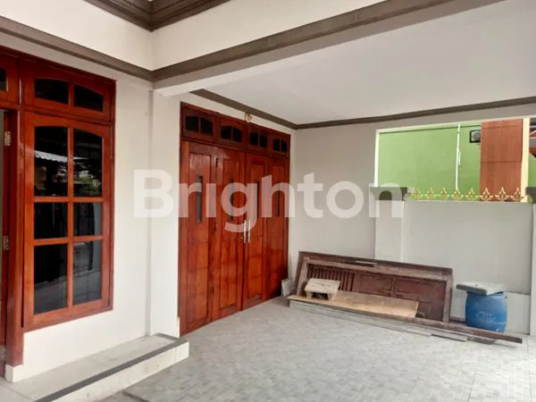 image RUMAH HOOK 2 LANTAI DI KEDURUS SURABAYA (3)