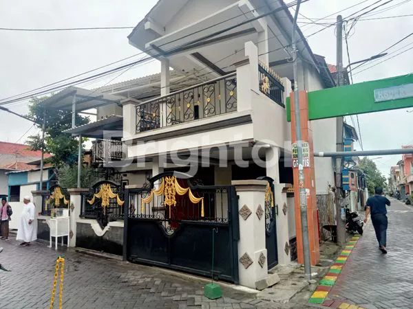 image RUMAH HOOK 2 LANTAI DI KEDURUS SURABAYA (1)