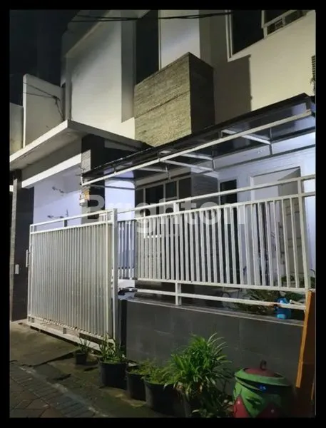 image RUMAH MUNGIL MINIMALIS BANGUNAN BARU SEMI FURNISED 2 LANTAI NEGO  (1)