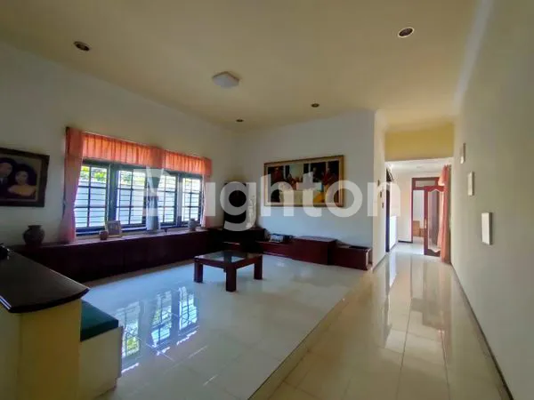 image RUMAH ASRI MANYAR JAYA COCOK UNTUK KANTOR, SANGGAR SENAM, BALLET (4)