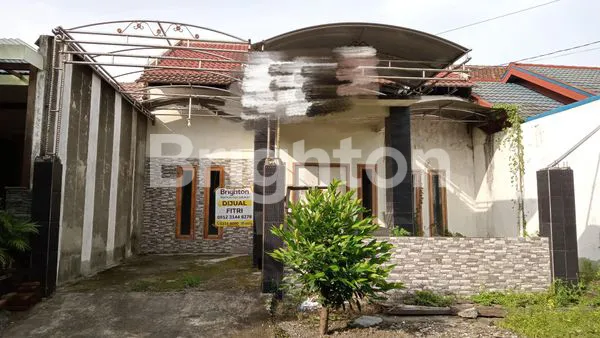 image RUMAH SIAPA HUNI, SEDIKIT RENOVASI, TERLETAK DI TENGAH KOTA, SIDOARJO (1)