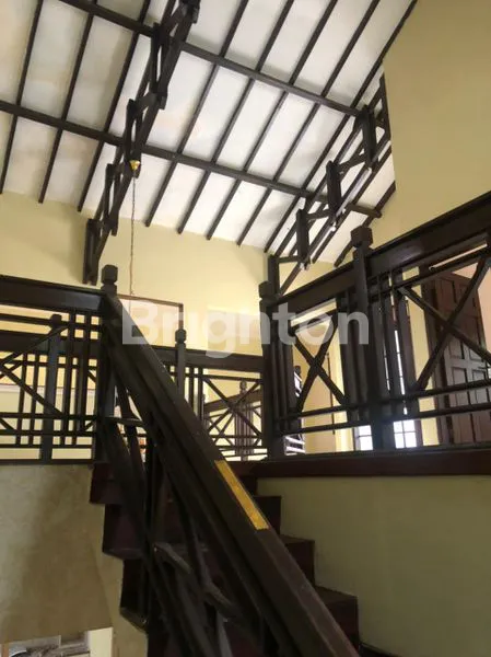 image RUMAH HOOK KONSEP KAYU LOKASI PRAPEN SURABAYA (4)