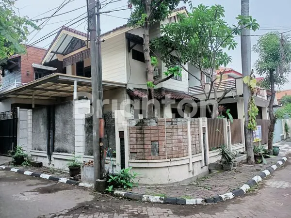 image RUMAH HOOK KONSEP KAYU LOKASI PRAPEN SURABAYA (6)