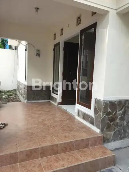 image RUMAH KLAMPIS SACHAROSA KONDISI TERAWAT DEKAT ARAYA, MERR, KERTAJAYA (3)