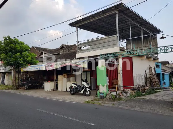 RUMAH USAHA KADISOKA LEBAR DEPAN 12 METER. SELANGKAH NEXT EXIT TOL JOGLOSEMAR