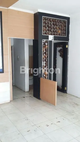image DUA LANTAI BERADA DI KOMPLEK PERTOKOAN (7)