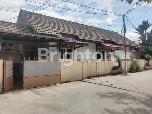 image RUMAH BAGUS SIAP HUNI DENGAN HALAMAN YG CUKUP LUAS DEKAT TOL (2)