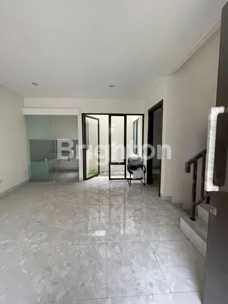 image RUMAH SIAP HUNI KAWASAN LAVON SWAN CITY TANGERANG (8)