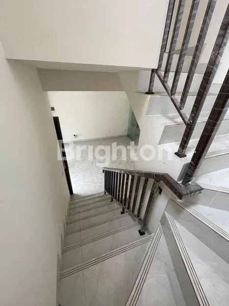 image RUMAH SIAP HUNI KAWASAN LAVON SWAN CITY TANGERANG (5)