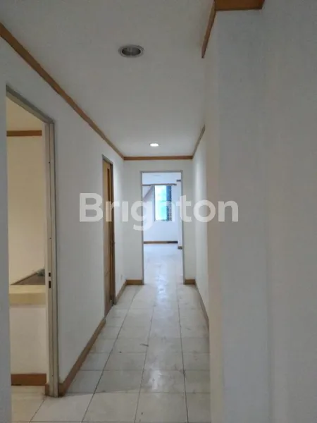 image RUKO 5 LANTAI SIAP HUNI LOKASI STRATEGIS DAN KOMERSIAL COCOK UNTUK USAHA DI HR MUHAMMAD (7)