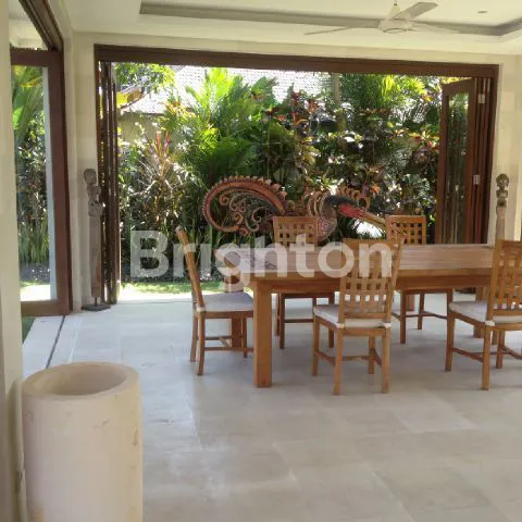 image VILLA LAHAN BESAR VIEW SAWAH DAN HUTAN (2)