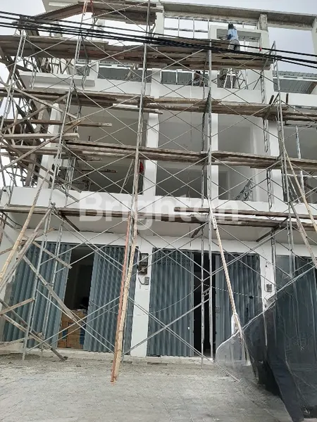 image RUKO 3 LANTAI BARU GRESS DI PLOSO, STRATEGIS. DAERAH RAMAI DAN PADAT PENDUDUK. COCOK UNTUK KANTOR, USAHA KULINER DLL (3)