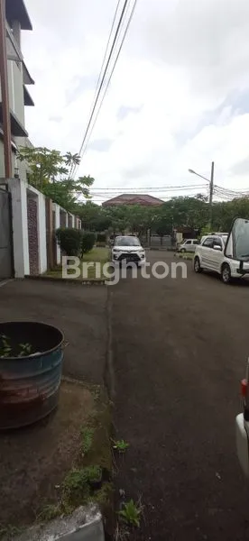 image RUMAH 2 LANTAI HOOK LUAS STRATEGIS SELANGKAH KE TOL (8)