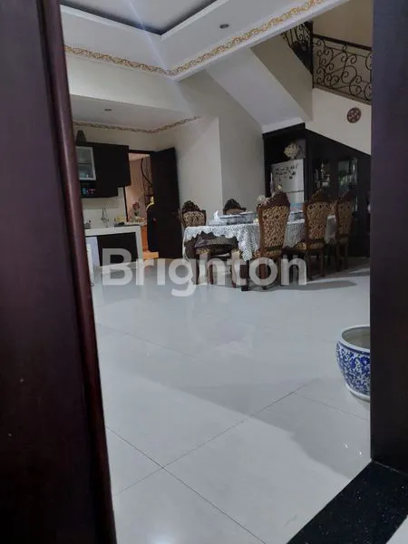 image RUMAH HOOK 2 LANTAI CITRALAND LOKASI DEPAN (4)