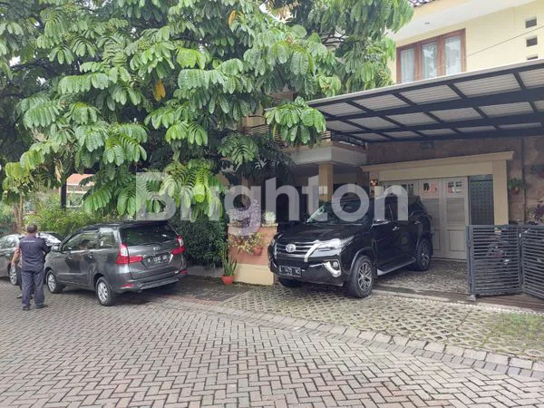 image RUMAH HOOK 2 LANTAI CITRALAND LOKASI DEPAN (1)