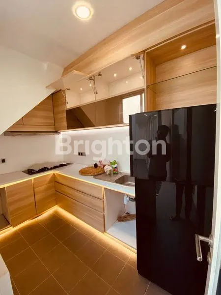 image RUMAH SIAP HUNI MODERN MINIMALIS SEMI FURNISH 2 LT BARU DI GRIYA GALAXY SURABAYA DEKAT  MERR, STIKOM, IPH (6)